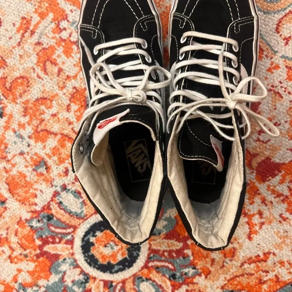 Vans Classic Black and White Skate Shoes platform. EUC. Some marks from use - Picture 9 of 9